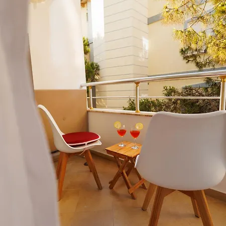 Summer Vibes Apartman Golem